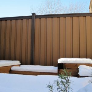 Tall Fence made of Trex composite material