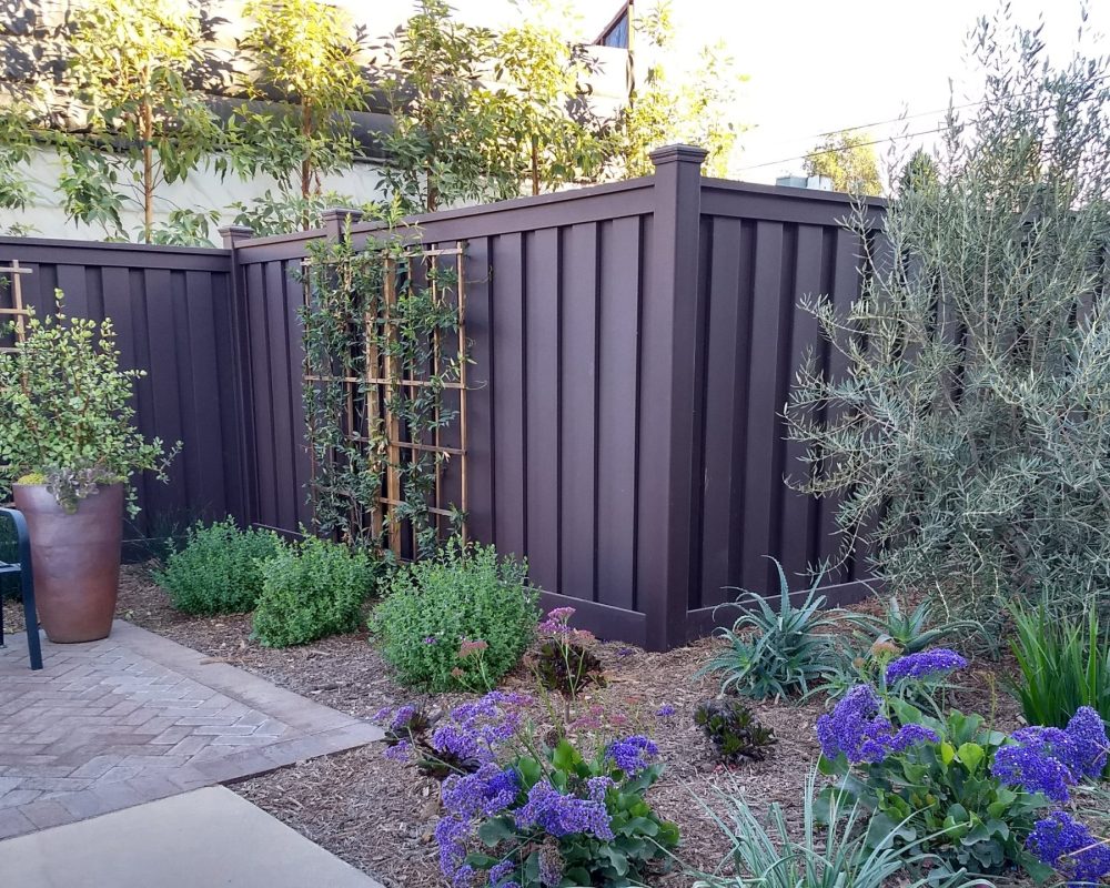 Seclusions 3 Trex Fencing - Seclusions Woodland Brown project in California hero 1