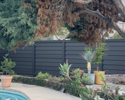 Trex Fencing – Solitudes – Charcoal Black backyard in California – hero 2