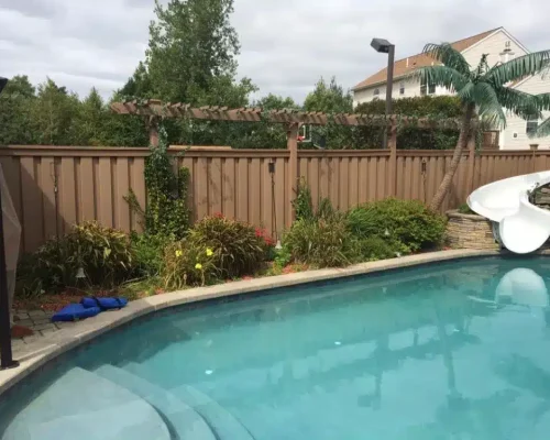 trex-seclusions-fencing-with-arbor-next-to-pool