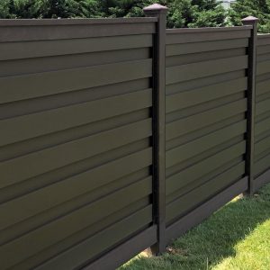 trex-seclusions-horizontal-woodland-brown
