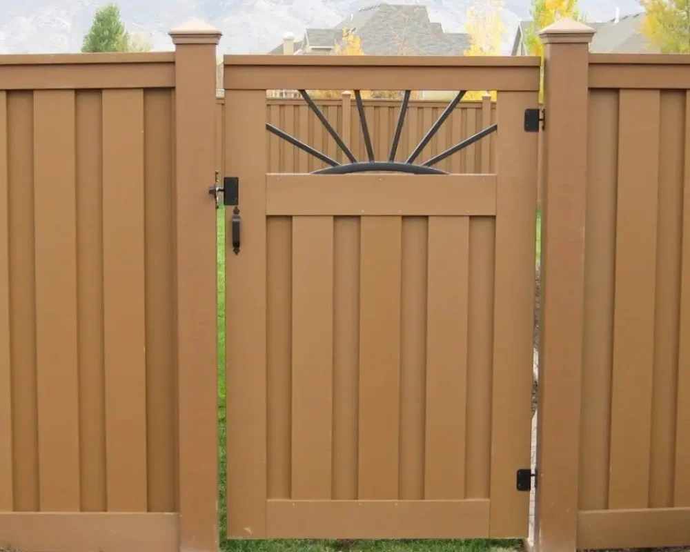 Trex Gates 4 trex-seclusions-sunburst-gate-by-fds-fence-distributors